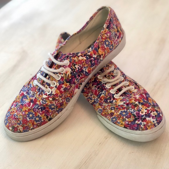 Vans Shoes - Floral Print Vans - Great Condition - Size 8.5